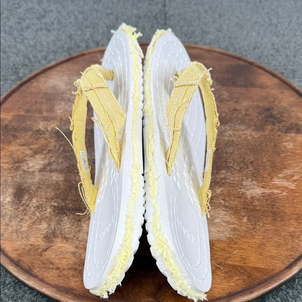 CROCS Sandals Wm 9 Mens 7 Melbourne Flip Flop Mellow Yellow Oyster White Fabric